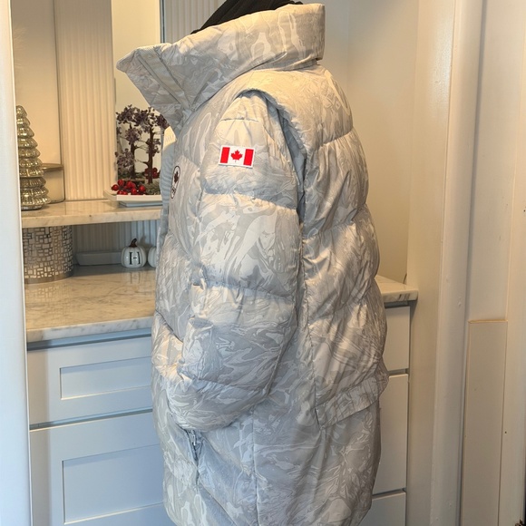 NWT Lululemon Grey Team Canada Jacket - Picture 9 of 16